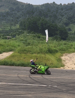 我有个哥们以前也是这样做的，现在.......综合gif搞笑图片