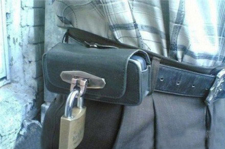 我新买的手机，可要锁好了综合gif搞笑图片