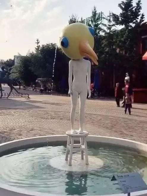 很好地体现了脑子进水综合gif搞笑图片