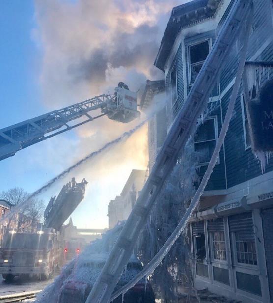 在冬天里救火是什么体验？综合gif搞笑图片