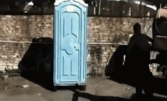 哈哈，厕所里的人好惨综合gif搞笑图片