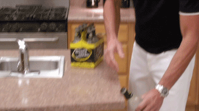 什么酒，瓶子质量真好综合gif搞笑图片