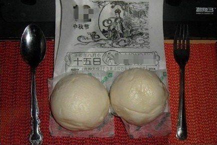 学校月饼卖光了，于是就拿馒头做了一个综合gif搞笑图片