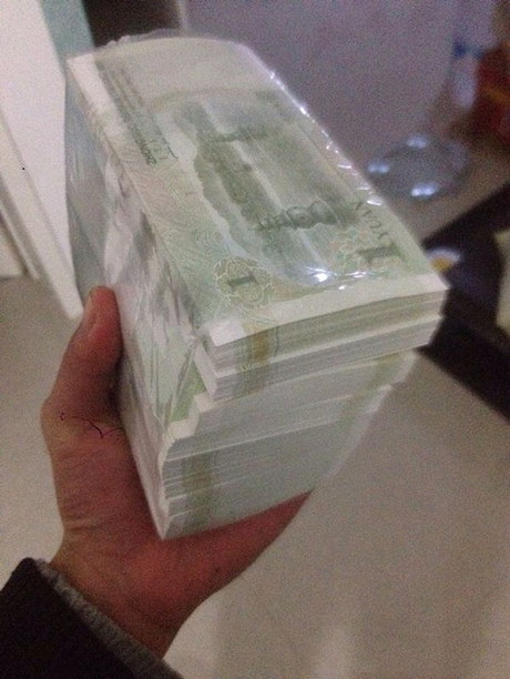 媳妇给的零花钱，好厚一摞综合gif搞笑图片