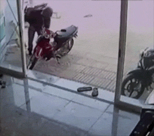 事实证明，武林高手的车还是不要乱偷的好综合gif搞笑图片