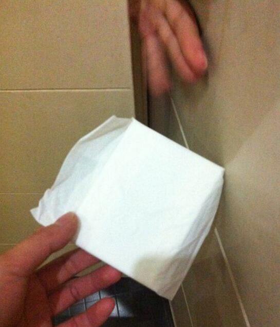 礼轻情意重，收下吧综合gif搞笑图片