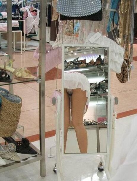 陪老婆逛街不一定是痛苦的事情综合gif搞笑图片