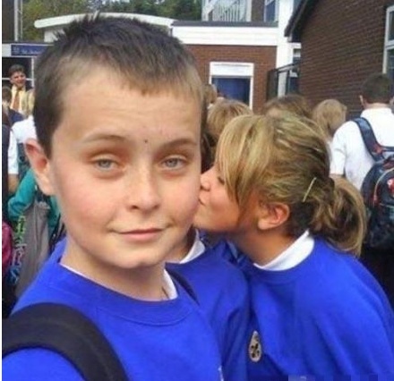 当我感到孤单的时候，我会给自己一个微笑，然后用独特的方法秀一次恩爱综合gif搞笑图片