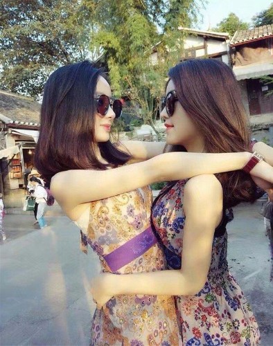 女友到泰国去游玩，都说右边的女人有问题，可我怎么就看不出来综合gif搞笑图片