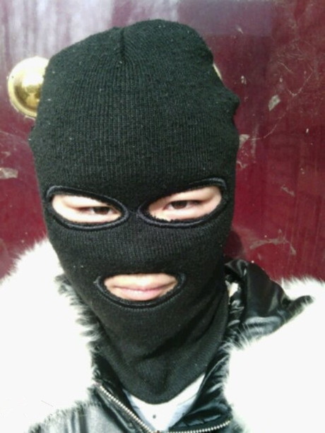 骚年，你买这帽子的时候是咋想的？综合gif搞笑图片