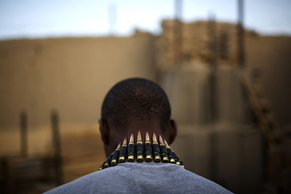 非洲大哥项链好霸气综合gif搞笑图片