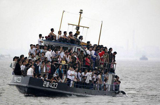 好惊险的超载综合gif搞笑图片