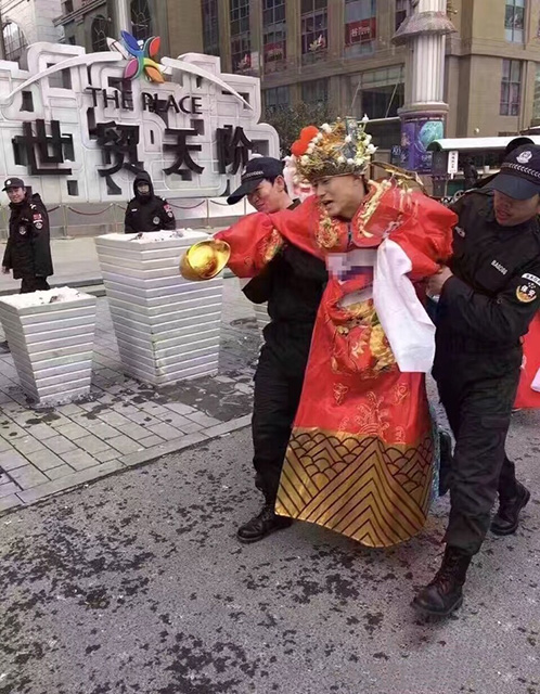 转发这张图片将带走朋友圈所有的财神综合gif搞笑图片