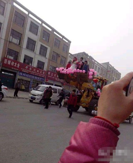 最牛的婚车~！综合gif搞笑图片