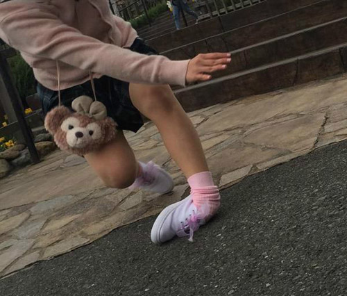 任性的脚腕，这下好了。崴脚了吧综合gif搞笑图片