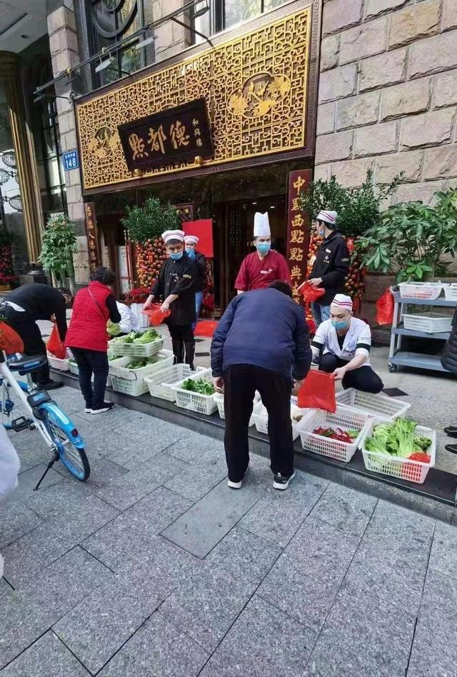 酒店没人去，变成菜市场综合gif搞笑图片