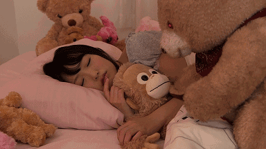 臭猴子滚一边去，今晚她要跟我睡综合gif搞笑图片