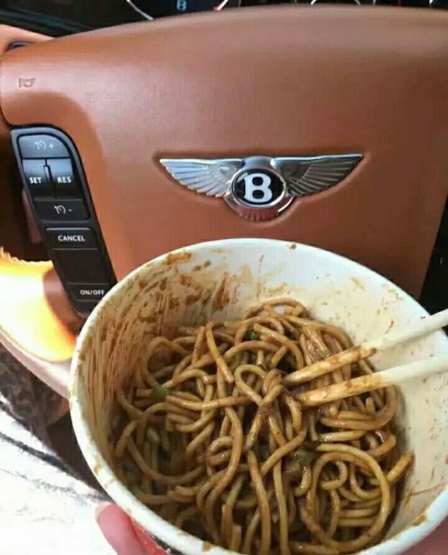 没有对象，每天只能靠吃热干面度日，哎综合gif搞笑图片