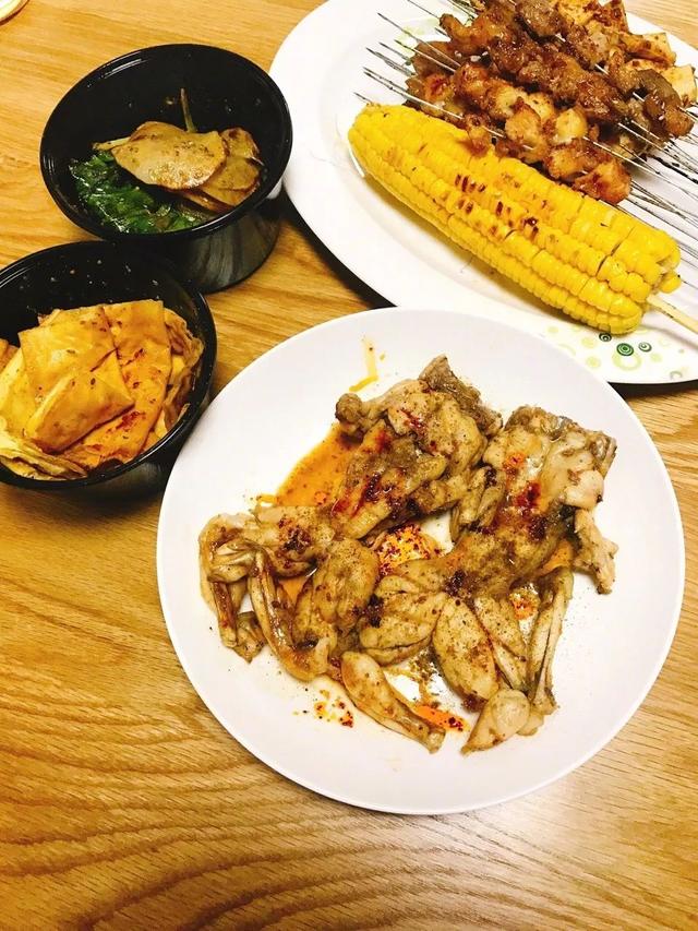 知道为什么你儿子不回家吗？因为他带着孜然和辣椒面来我家了综合gif搞笑图片