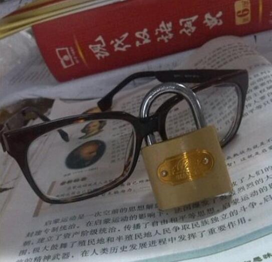 碰上这样的同桌该咋办综合gif搞笑图片