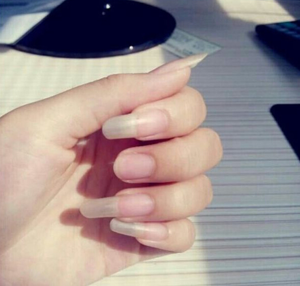 女同事让我看他的指甲有多长综合gif搞笑图片