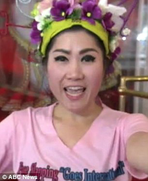 泰国“打耳光”美容疗法花钱买痛综合gif搞笑图片