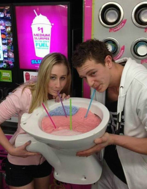 这么大的碗 你见过吗 喝饮料好有创意综合gif搞笑图片