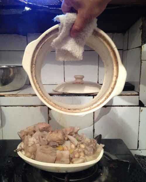 砂锅虽然碎了，可菜一点也没洒，这就是人品综合gif搞笑图片