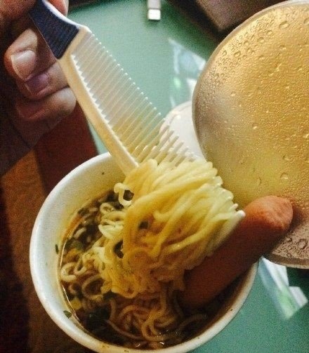 论没筷子怎么吃泡面综合gif搞笑图片