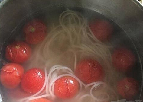 老婆第一次给做的西红柿面综合gif搞笑图片