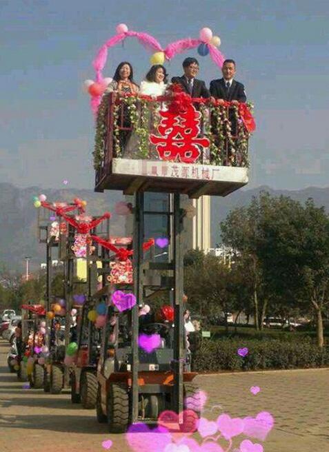 蓝翔学生的婚礼，太霸气综合gif搞笑图片