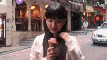 马上就到520了，如果哪个250敢在我面前秀恩爱，我就用502粘住他的嘴。。。。综合gif搞笑图片