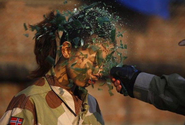 铁头功是这样炼成的综合gif搞笑图片