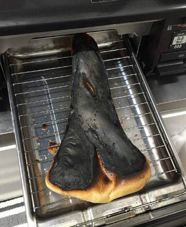 进去时还是个馕，出来时怎么变成了个自行车座？综合gif搞笑图片