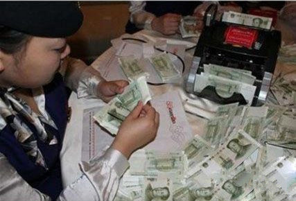 可真是数钱数到手抽筋啊综合gif搞笑图片