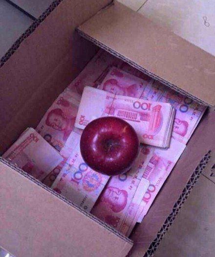 圣诞节收到干爹的礼物，好开心哦！综合gif搞笑图片