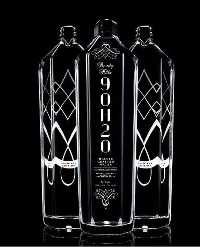 屌丝这辈子都喝不起的13种矿泉水 最贵达68万一瓶综合gif搞笑图片