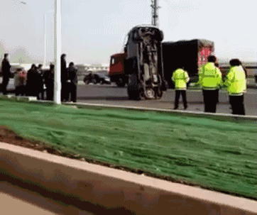 交警也是一脸懵逼啊综合gif搞笑图片