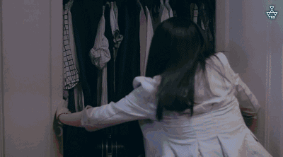 如何科学地躲衣柜不被发现？综合gif搞笑图片