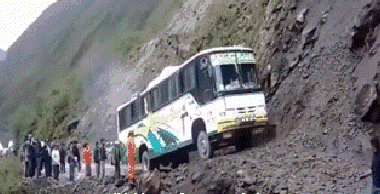 这次旅游如同过鬼门关一般综合gif搞笑图片