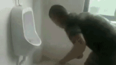 厕所打扫成这样，给满分行不行综合gif搞笑图片