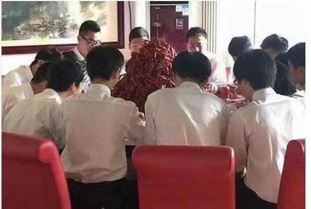 早上在公司后面塘里钓的综合gif搞笑图片