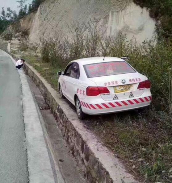 驾校新科目之隔沟停车综合gif搞笑图片