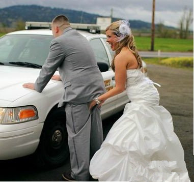 和女汉子拍婚纱照，节操全丢光了综合gif搞笑图片