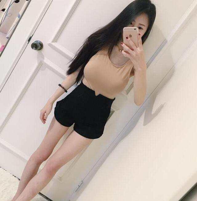 姑娘你的照片有问题啊，你看看腿怎么都变形了综合gif搞笑图片