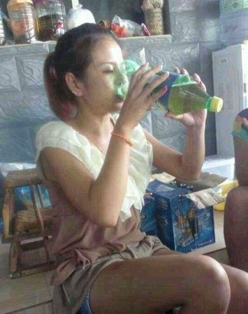 女汉子都是这样喝酒的~综合gif搞笑图片