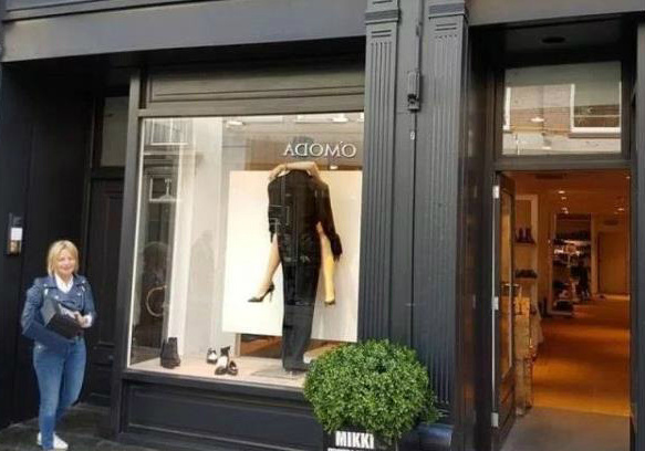 挡住了女装模特，让客人看什么？综合gif搞笑图片