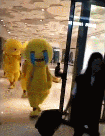 前面那个哭的是不是过分了综合gif搞笑图片