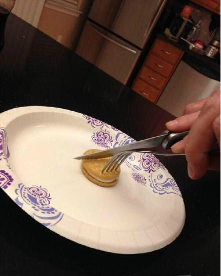 吃个饼干都这么逼格！综合gif搞笑图片