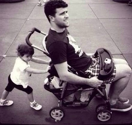 有一种心疼，叫做爸爸带孩子综合gif搞笑图片